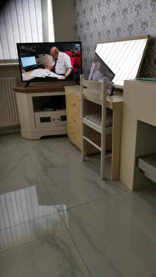 Gardner Holidays House Манчестер Экстерьер фото