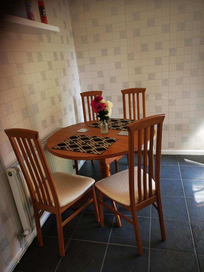 Gardner Holidays House Манчестер Экстерьер фото